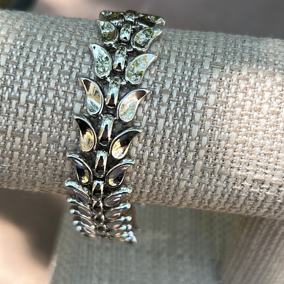 Trifari Silver Leaves Bracelet - Picture 3 of 15